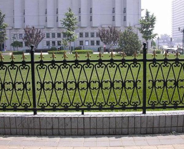日常如何維護鐵藝護欄?讓其使用時間長？